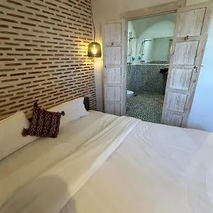 Islane Hotel